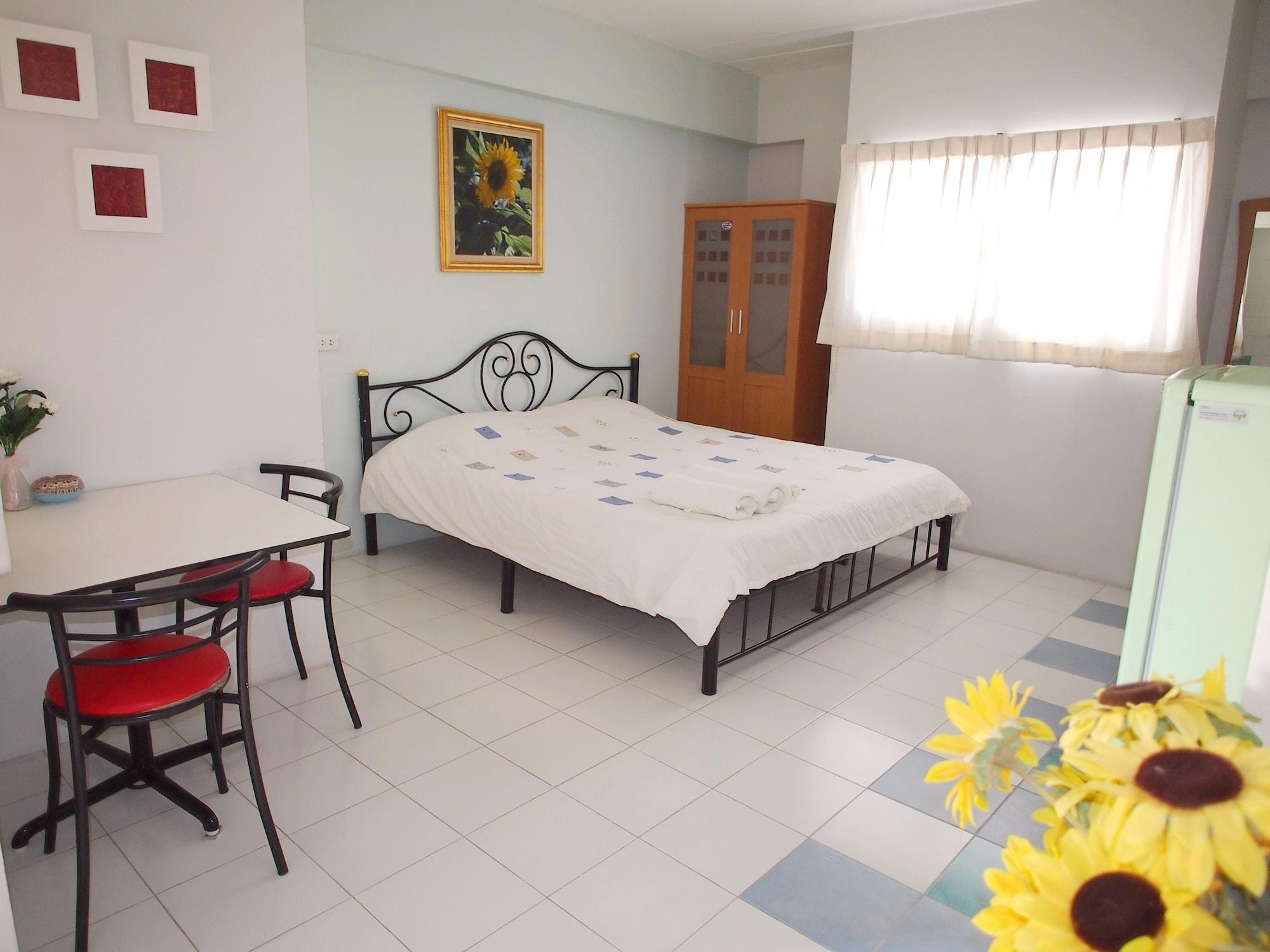Thanapa Mansion Guest house *