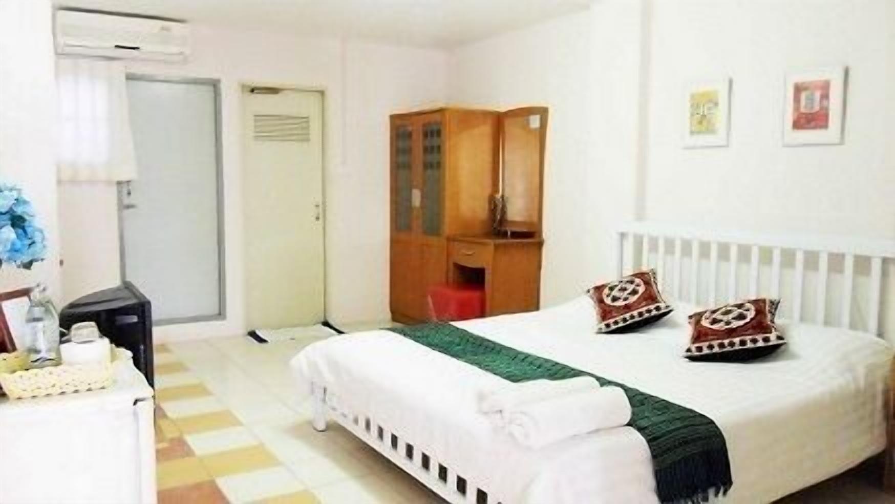 Thanapa Mansion Guest house *