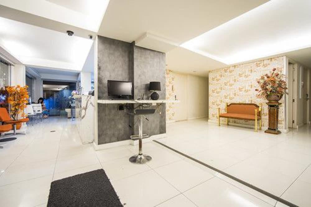 Solo Express Sukhumvit 81 Hotel