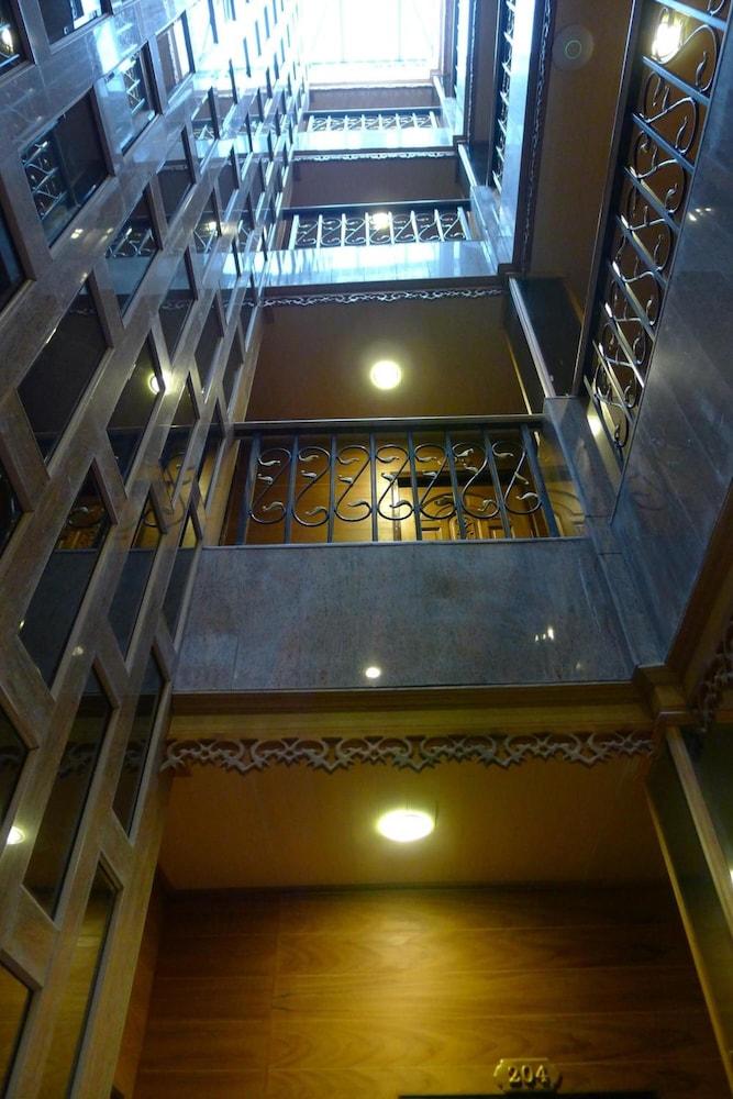 Inn Tanee Place