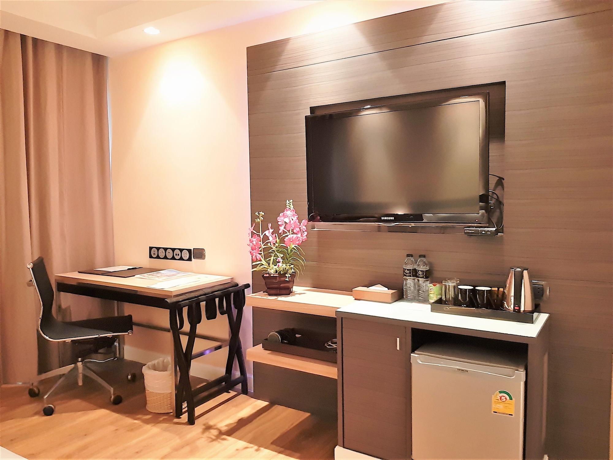 Hotel Amora Neoluxe 4*