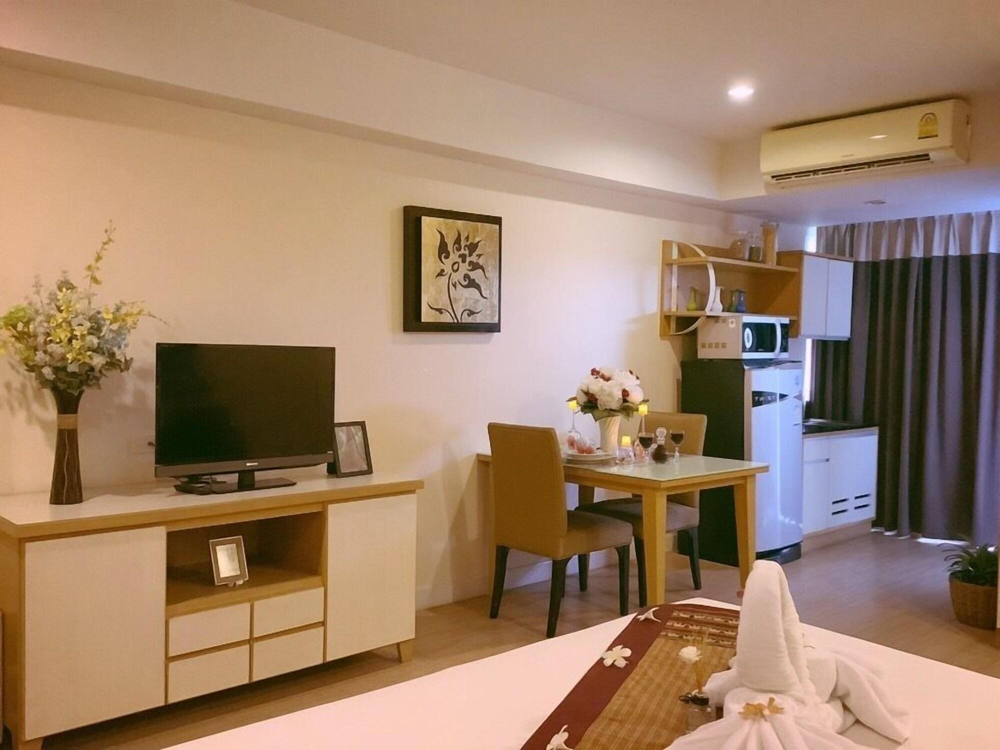 Sky Place Srinakarin Aparthotel 3*