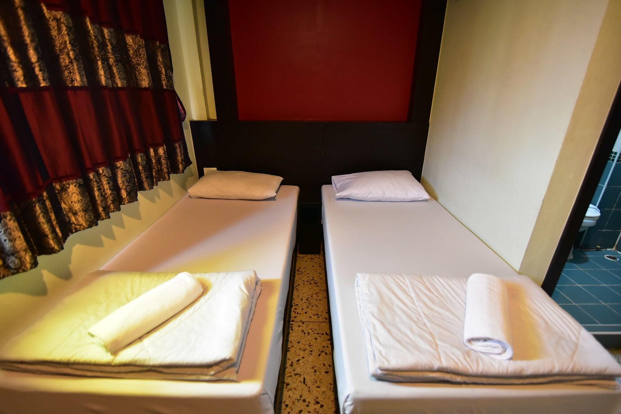 Thara House Gasthuis 2*
