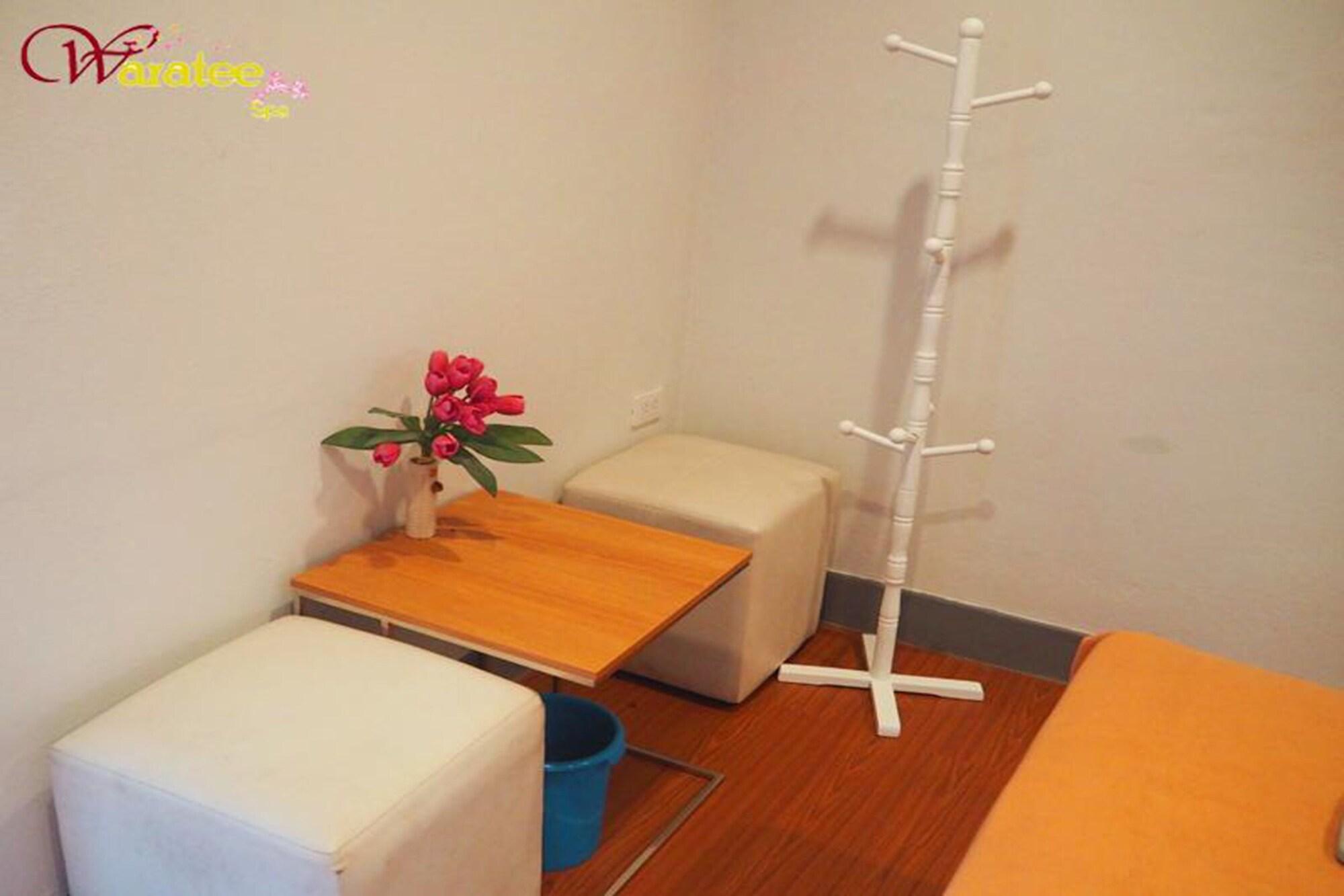 Waratee Hotel 3*