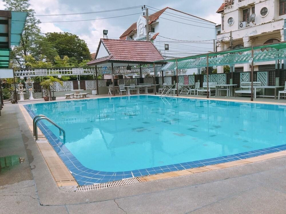 Waratee Bangkok