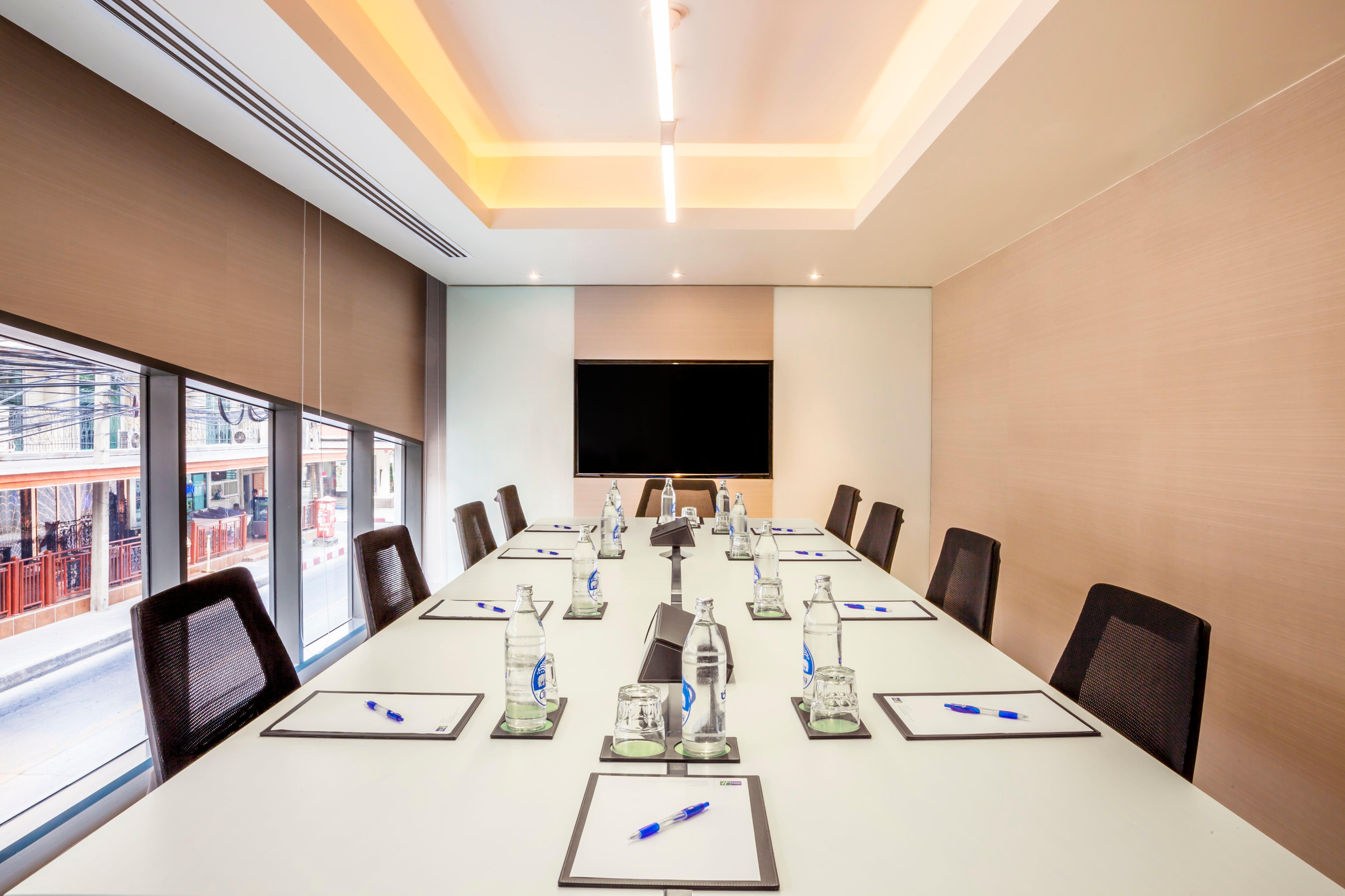 Express Sukhumvit 11 By Ihg Hotel Bangkok