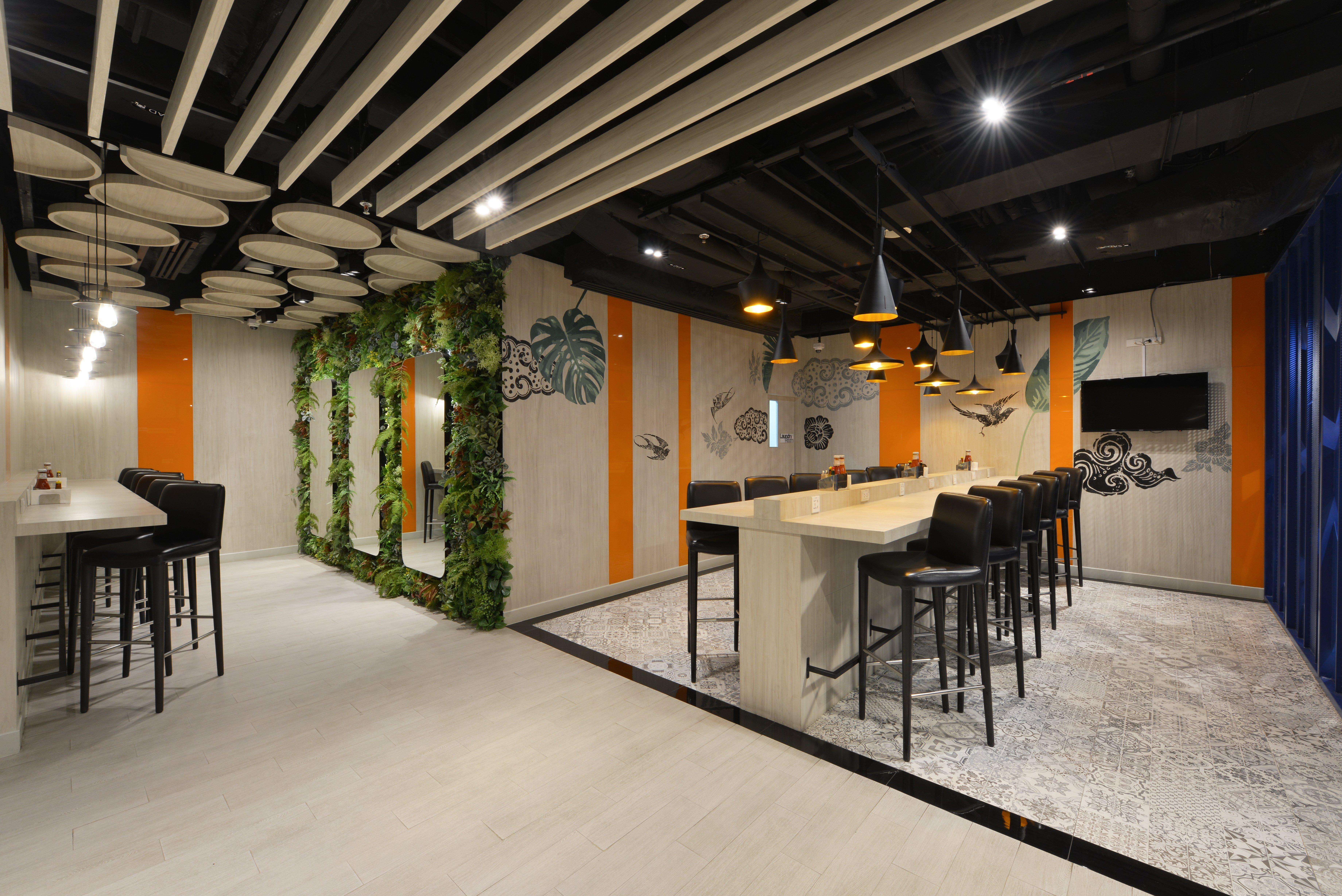 Express Sukhumvit 11 By Ihg Hotel
