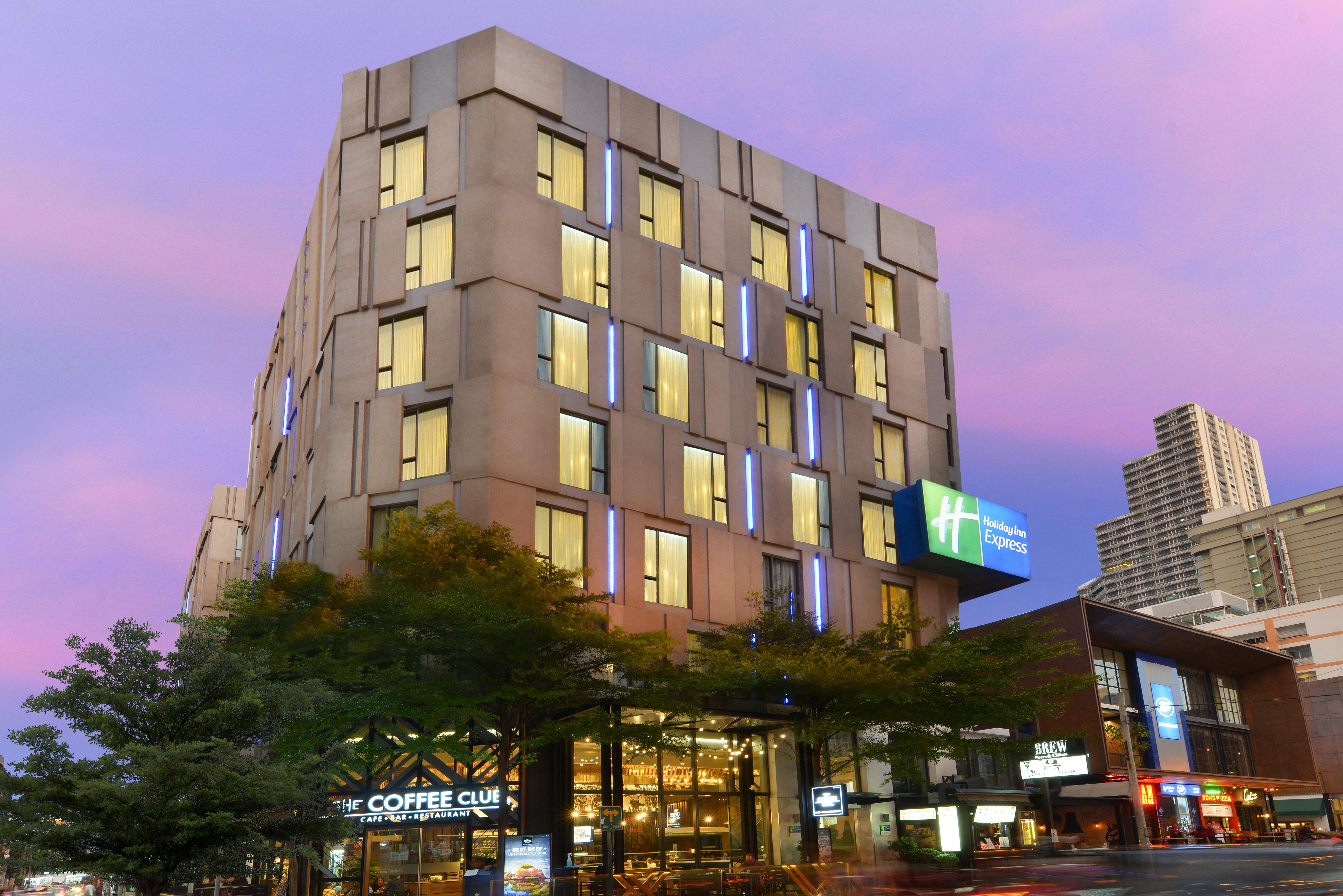 Express Sukhumvit 11 By Ihg Hotel 4*