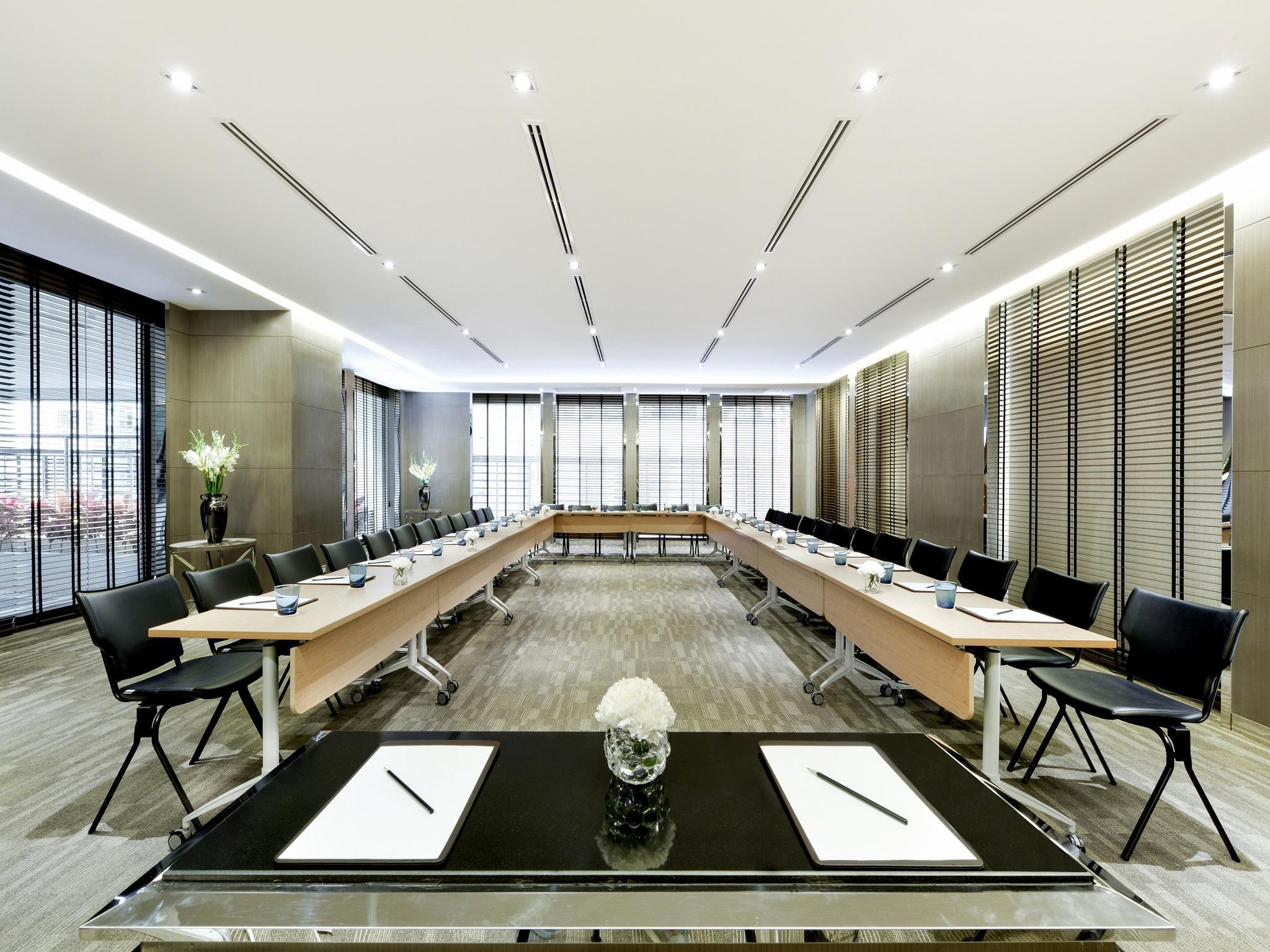 Centre Point Chidlom 4*