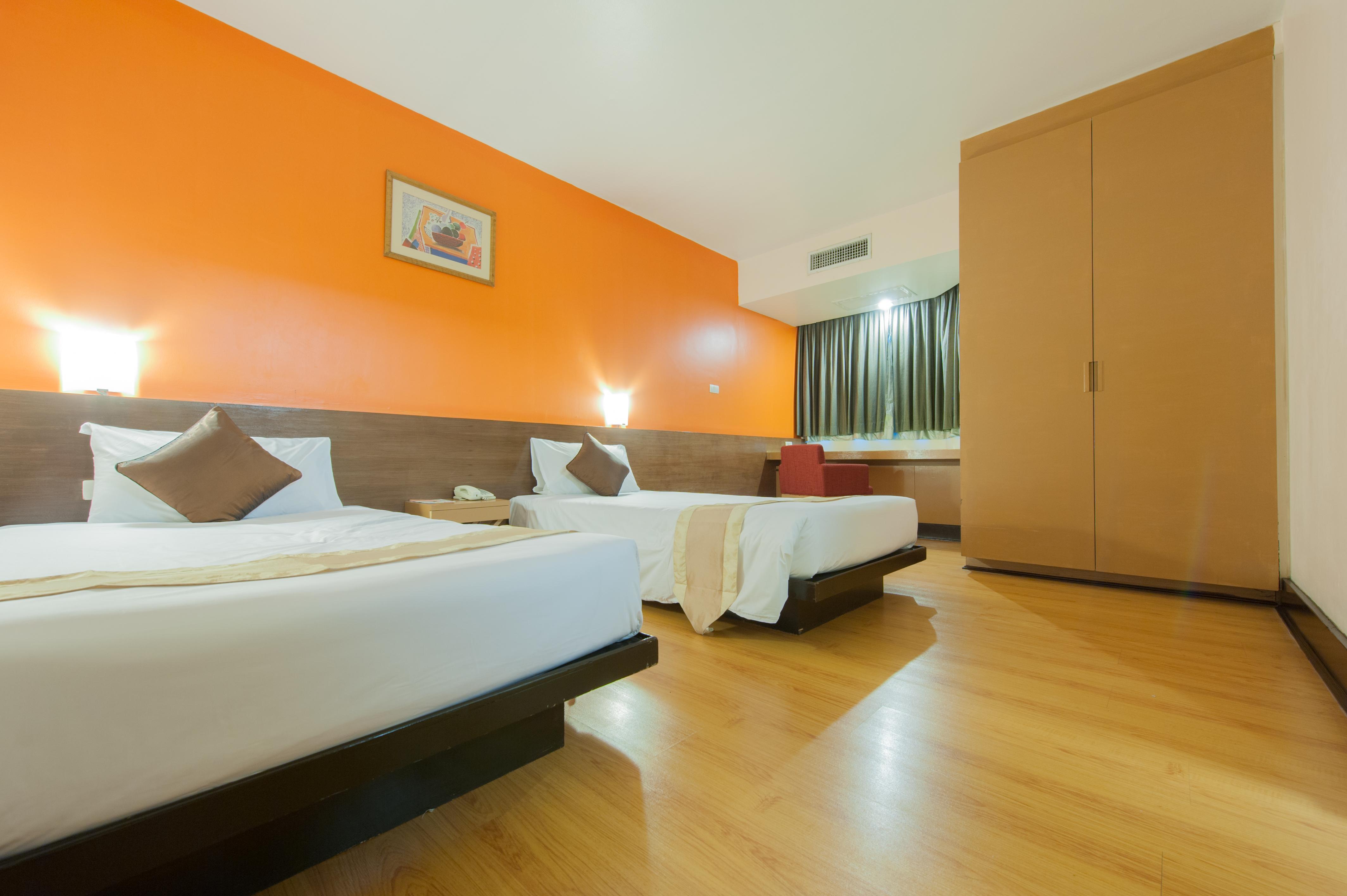 Hotel The Seasons Huamark - Sha 3*