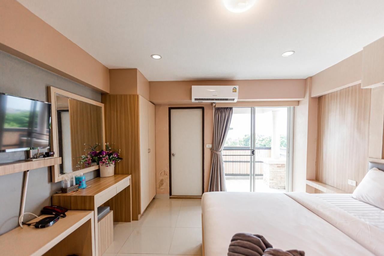 Latin Garden Hotel