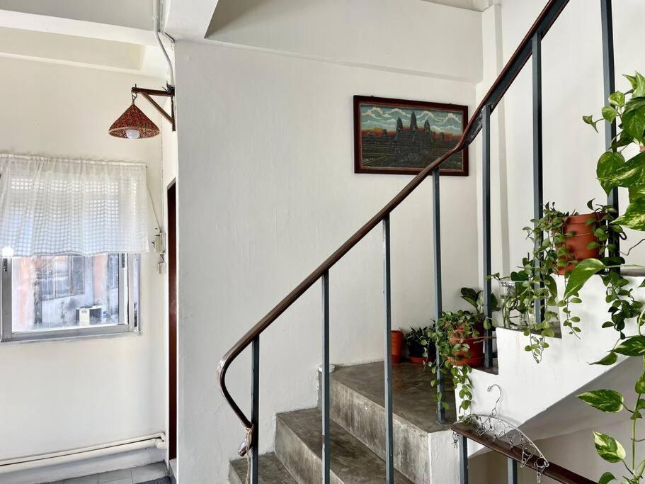 Baan Khaosoi - Private In A Rooftop 2nd Floor Hostel *