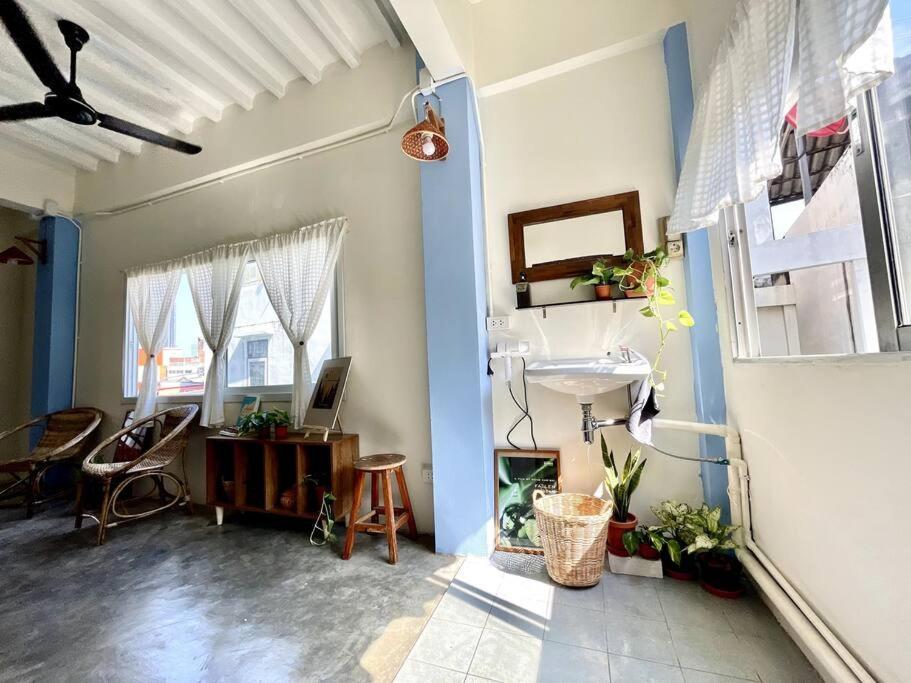 Baan Khaosoi - Private In A Rooftop 2nd Floor Hostel *