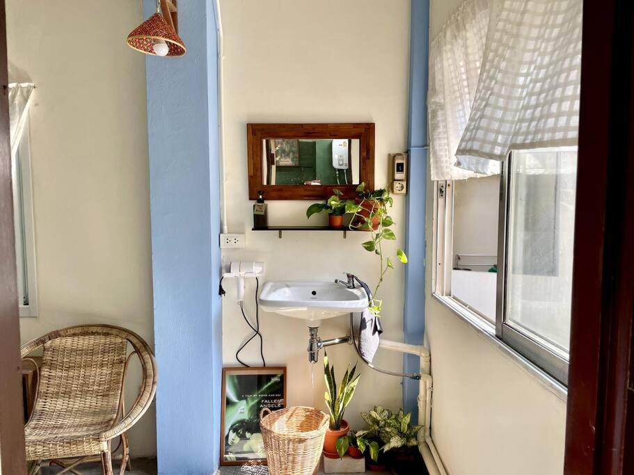 Hostel Baan Khaosoi - Private In A Rooftop 2nd Floor Bangkok