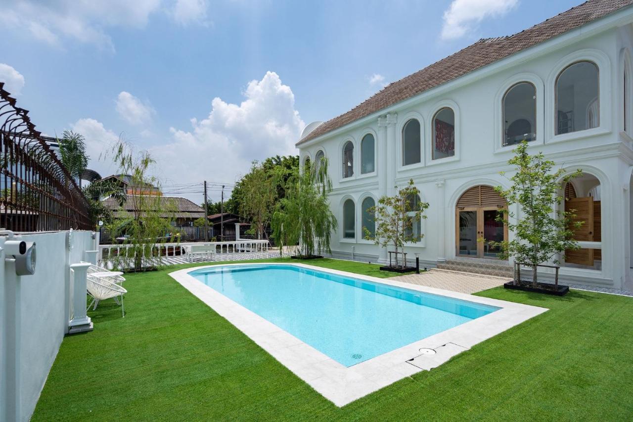 Arpo Pool Riverside