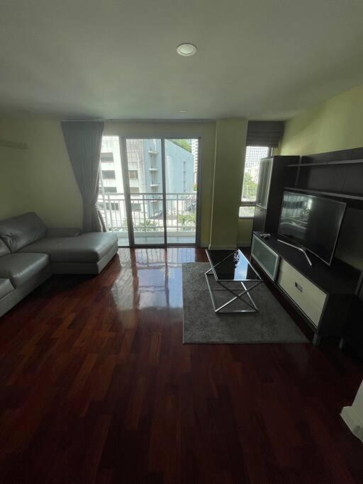 Apartment Delightful In Location At Sukhumvit 49 *
