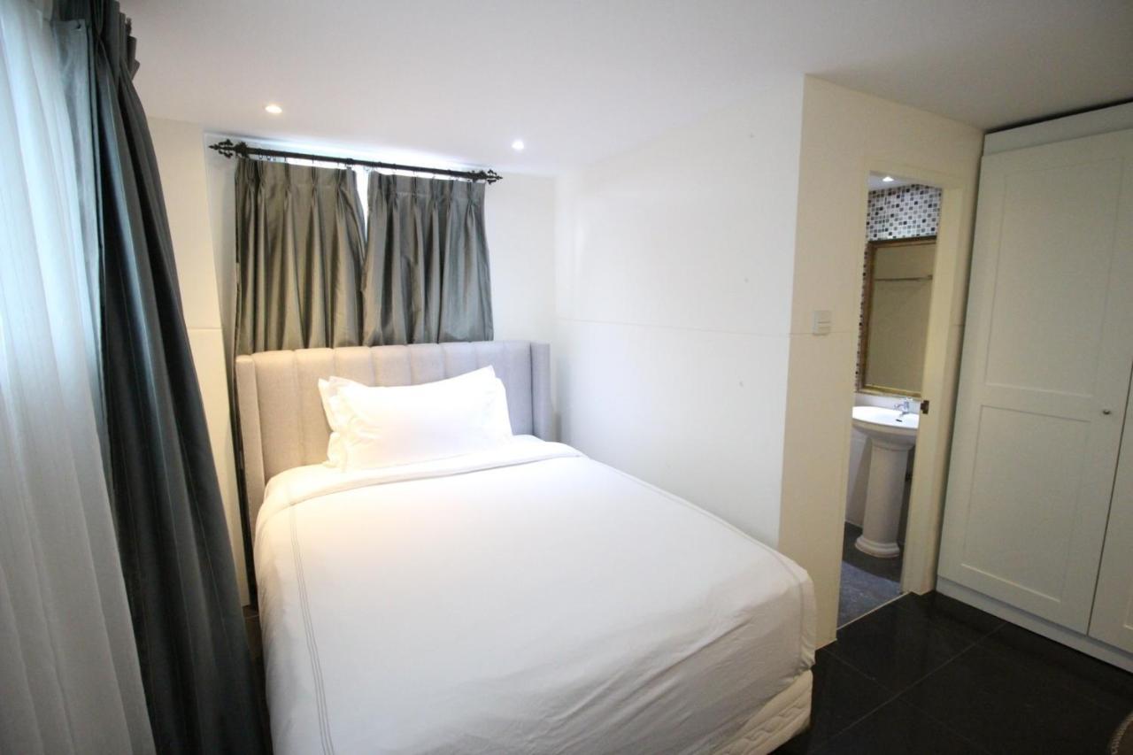 Sasha House Aparthotel