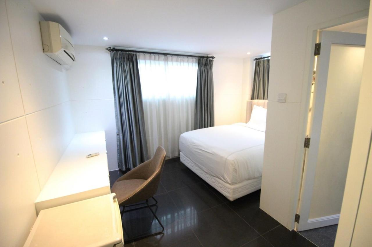 Aparthotel Sasha House *
