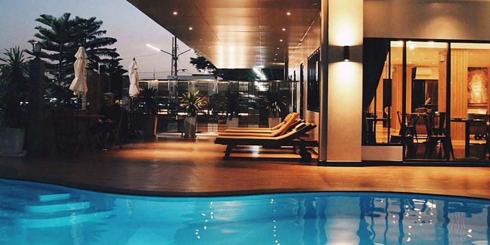 Hotel Golden Foyer Suvarnabhumi Airport 4*