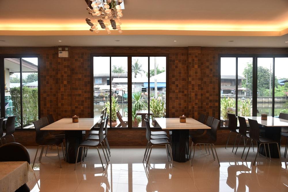 Golden Foyer Suvarnabhumi Airport 4*
