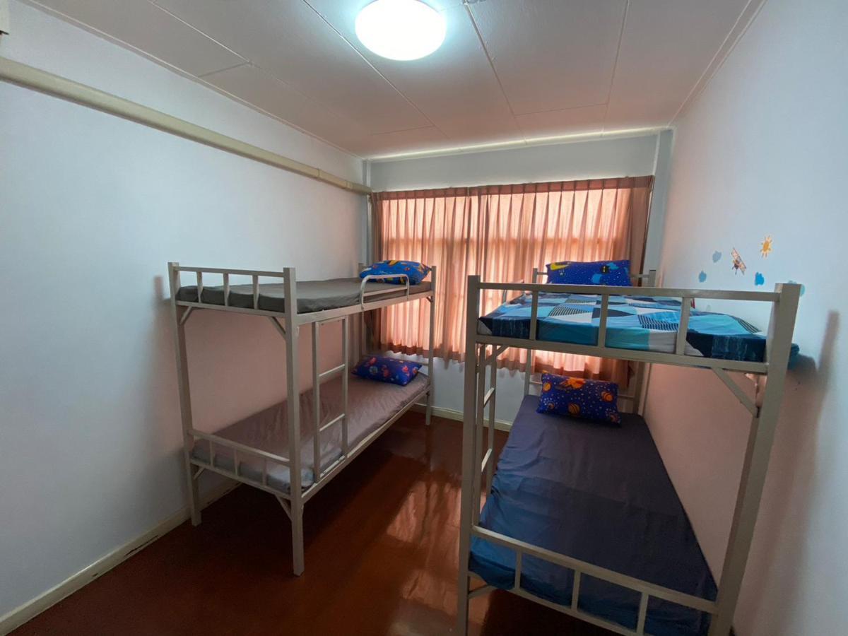 Sura Hostel Bangkok Near Mrt Phra Ram 9 *