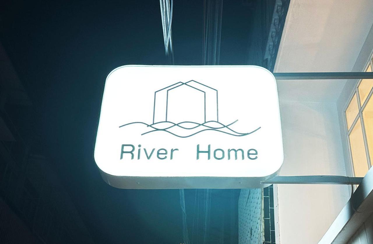 River Hotel