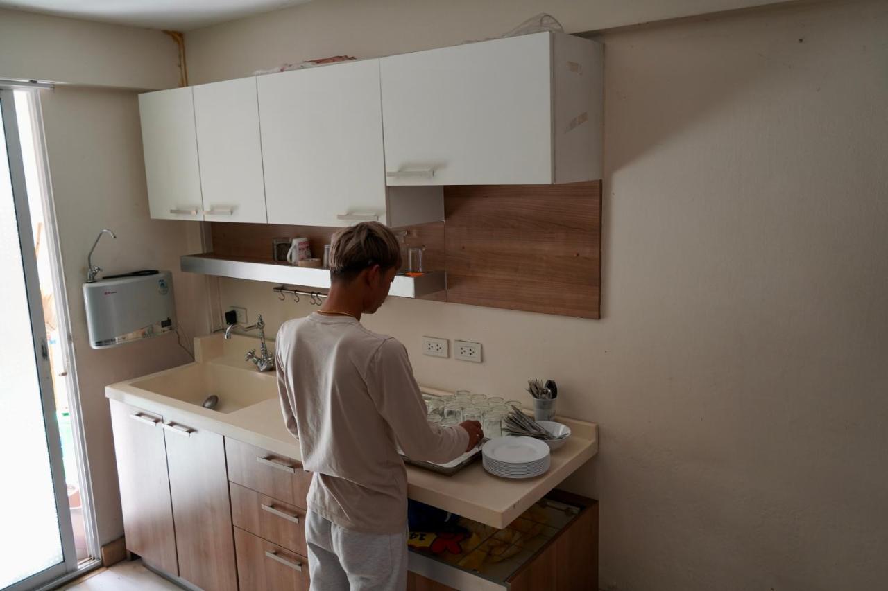 Sura Hostel Bangkok Near Mrt Phra Ram 9