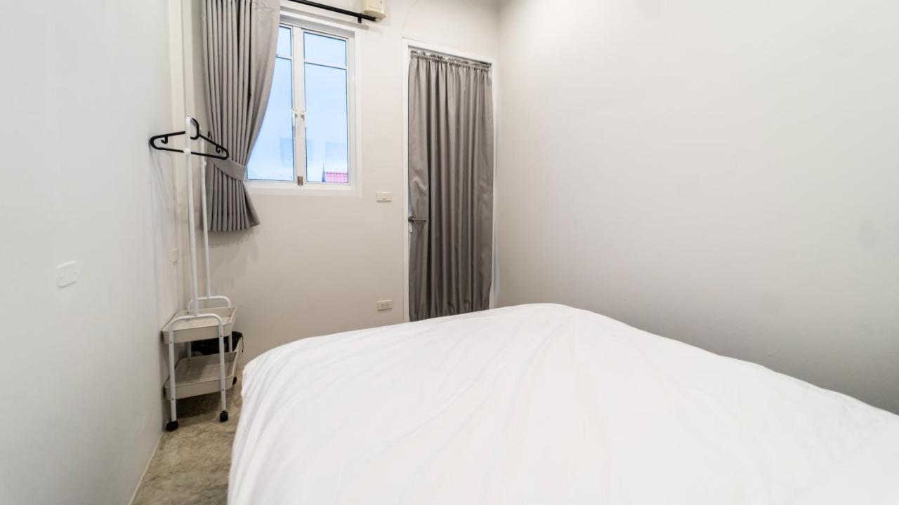 Pier 808 *