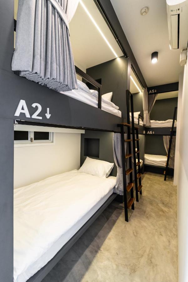 Asrama Pier 808 *