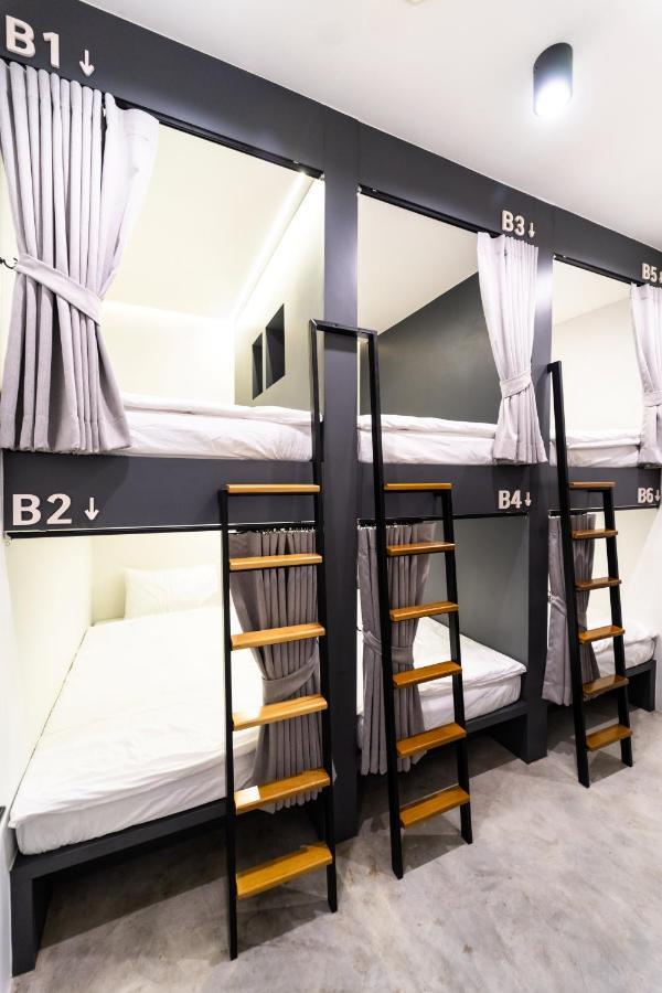 Asrama Pier 808 *