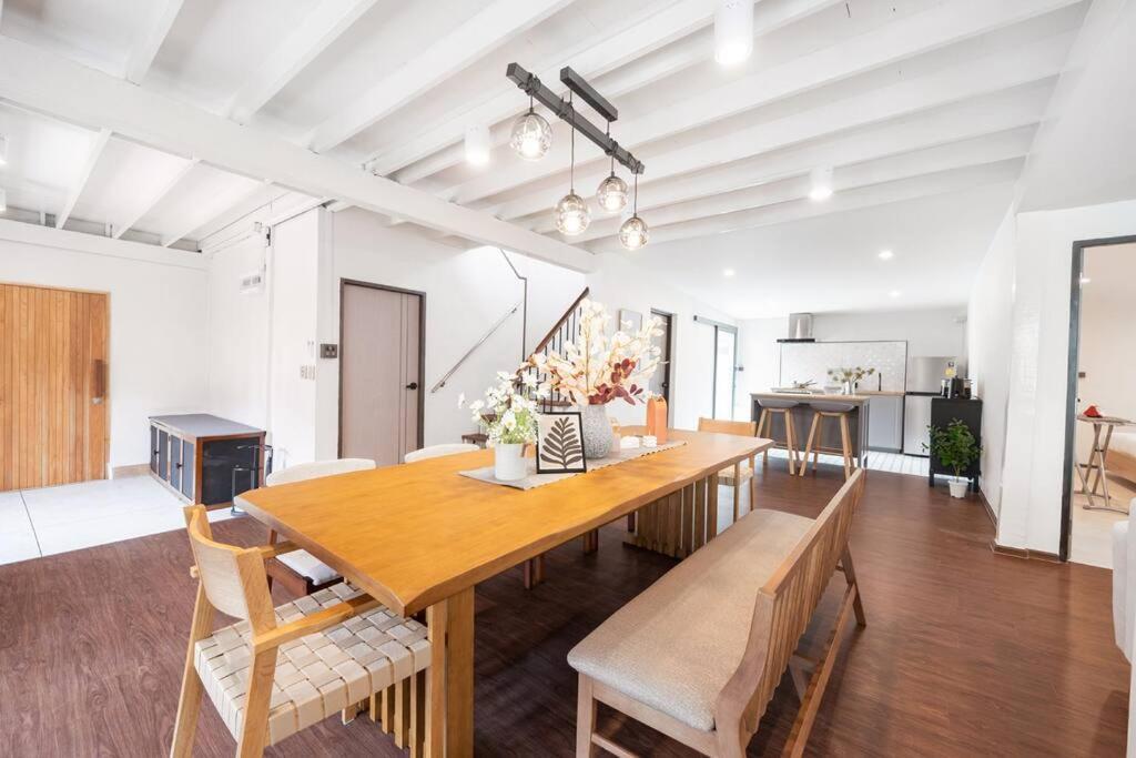 Ferienhaus The Mellow At Ekkamai Bangkok