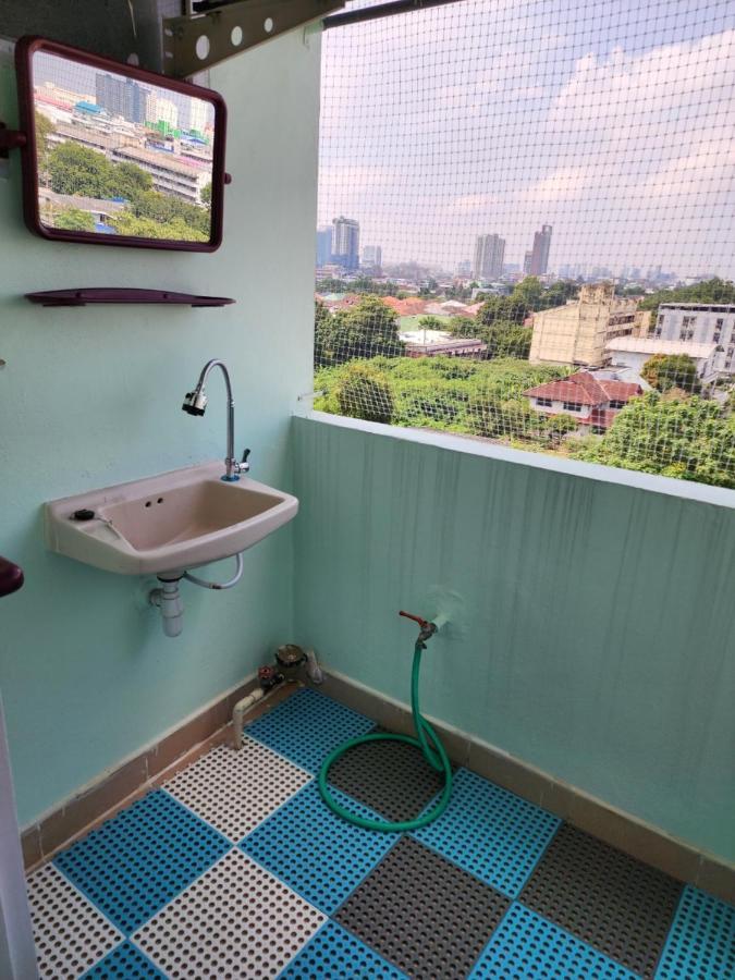 812 Quiet And Cozy Apartemen *