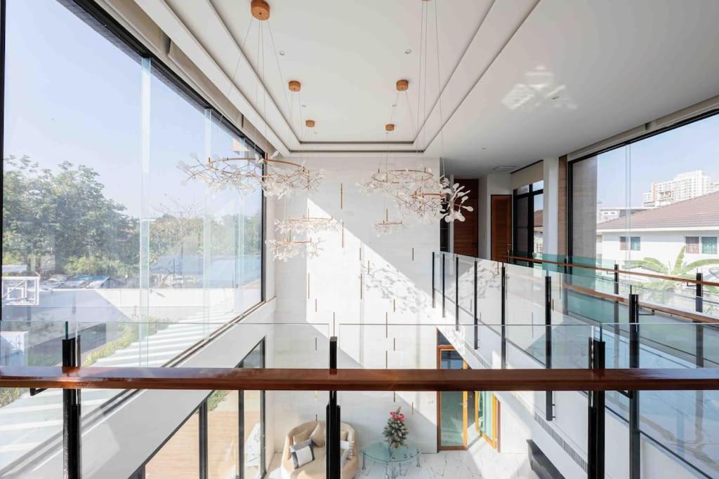 Villa 曼谷市区700平五房独栋泳池别墅 *