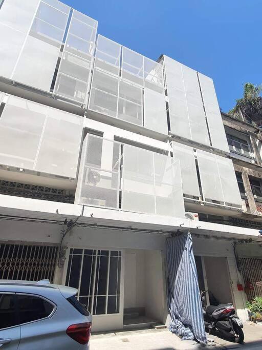 Sukhumvit Entire House 7 Pax - 2 Mins Walk From Skytrain Banguecoque