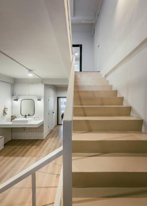 Sukhumvit Entire House 7 Pax - 2 Mins Walk From Skytrain Apartamento Banguecoque