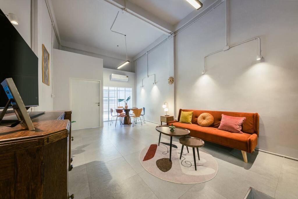 Apartamento Sukhumvit Entire House 7 Pax - 2 Mins Walk From Skytrain *