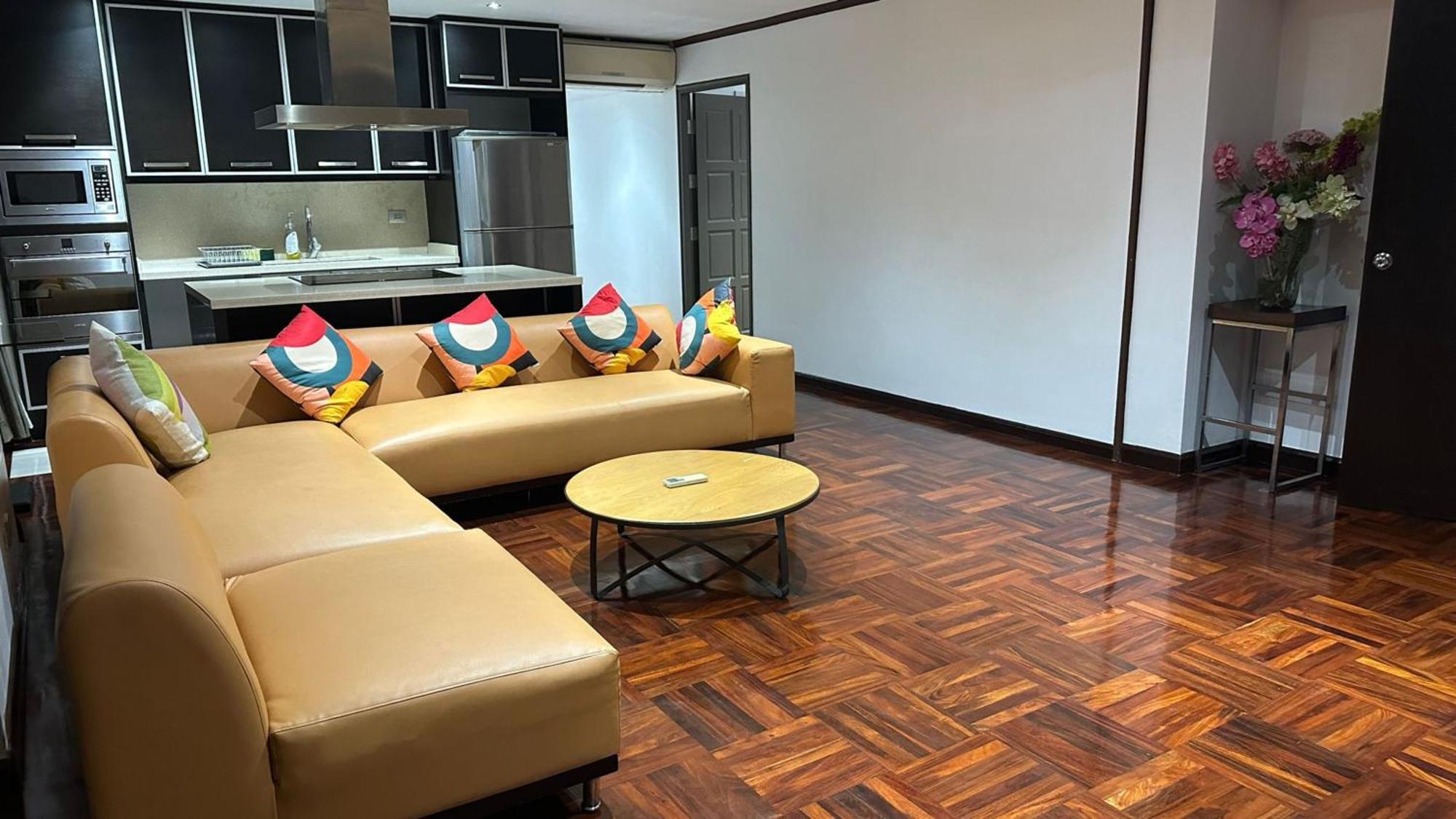 Affordable Serviced In Nana Omni Tower - Prime Sukhumvit Location