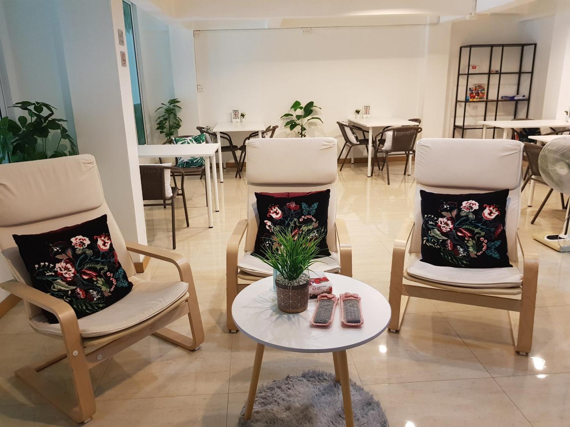 Club House 124 Near Suvarnabhumi, Bkk Airport