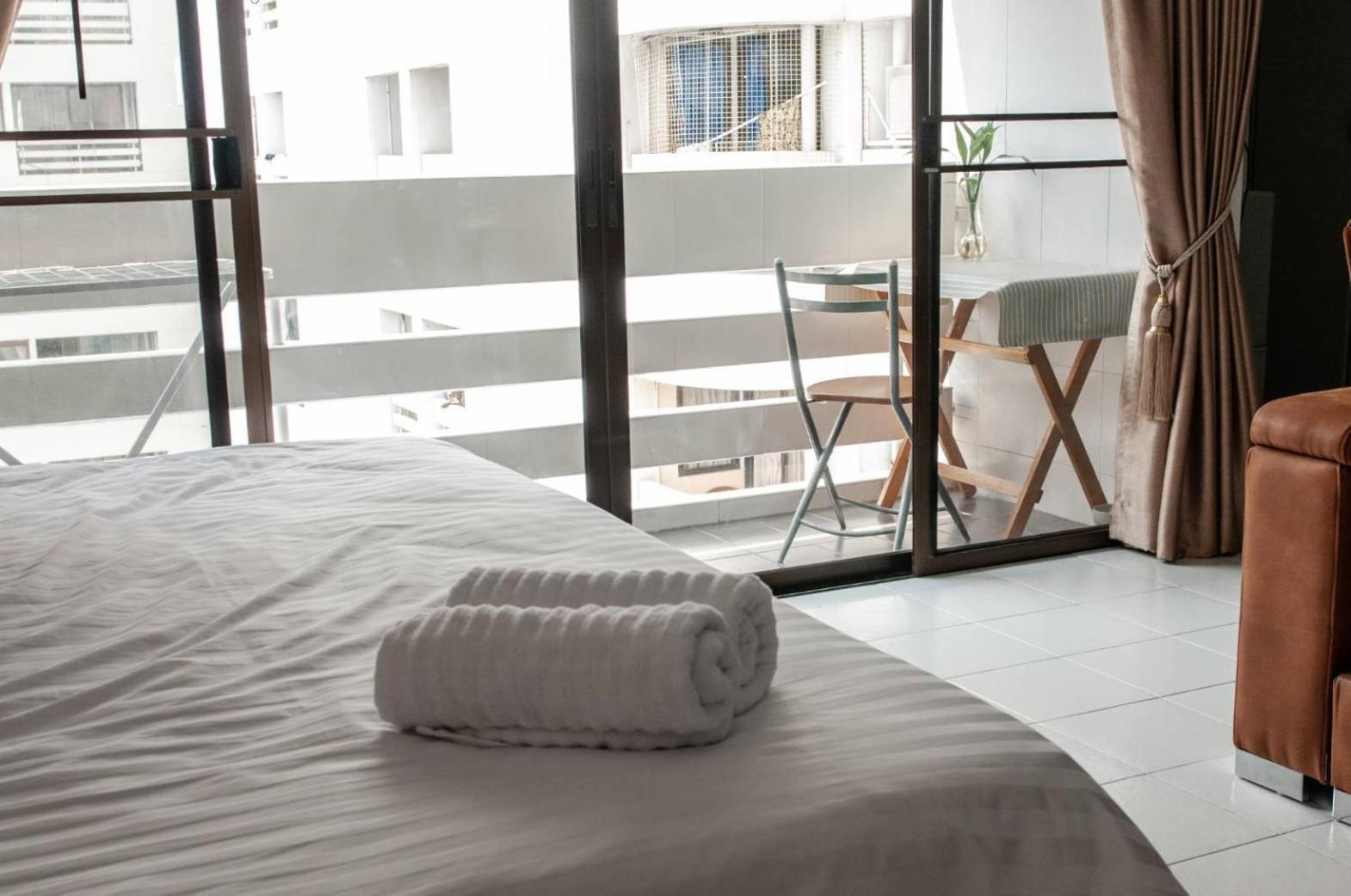 Apartemen Cozy 1br Walk To Bts And Airport Rail Link Close To Malls T