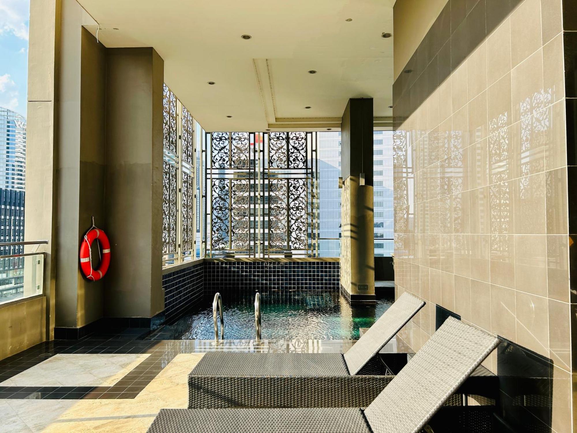 The Willows Luxury Two Bedrooms Apartment Bangkok