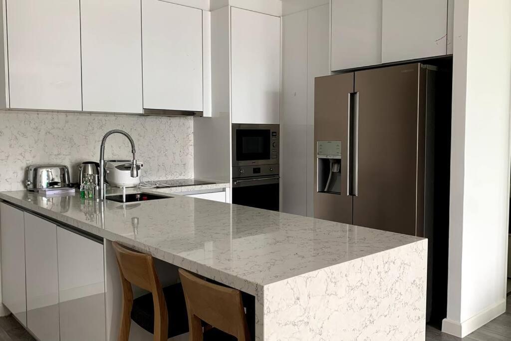 Cozy & Spacious 2br High Floor/amazing View Apartment *