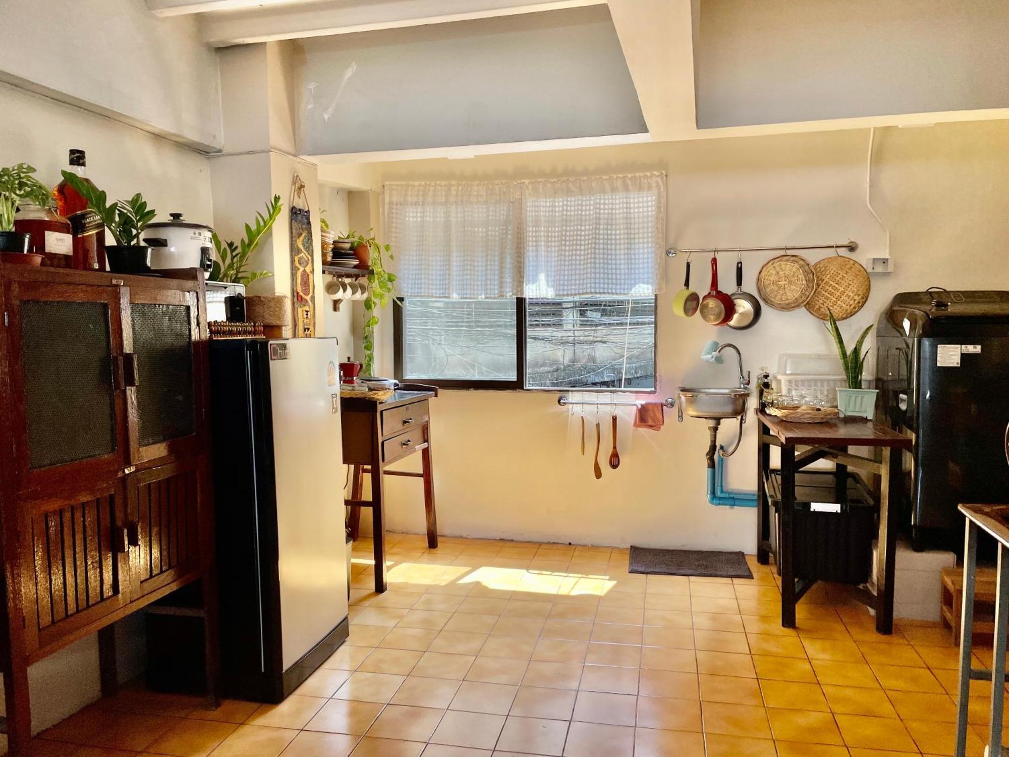 Baan Khaosoi - Private In A Rooftop 2nd Floor Hostel