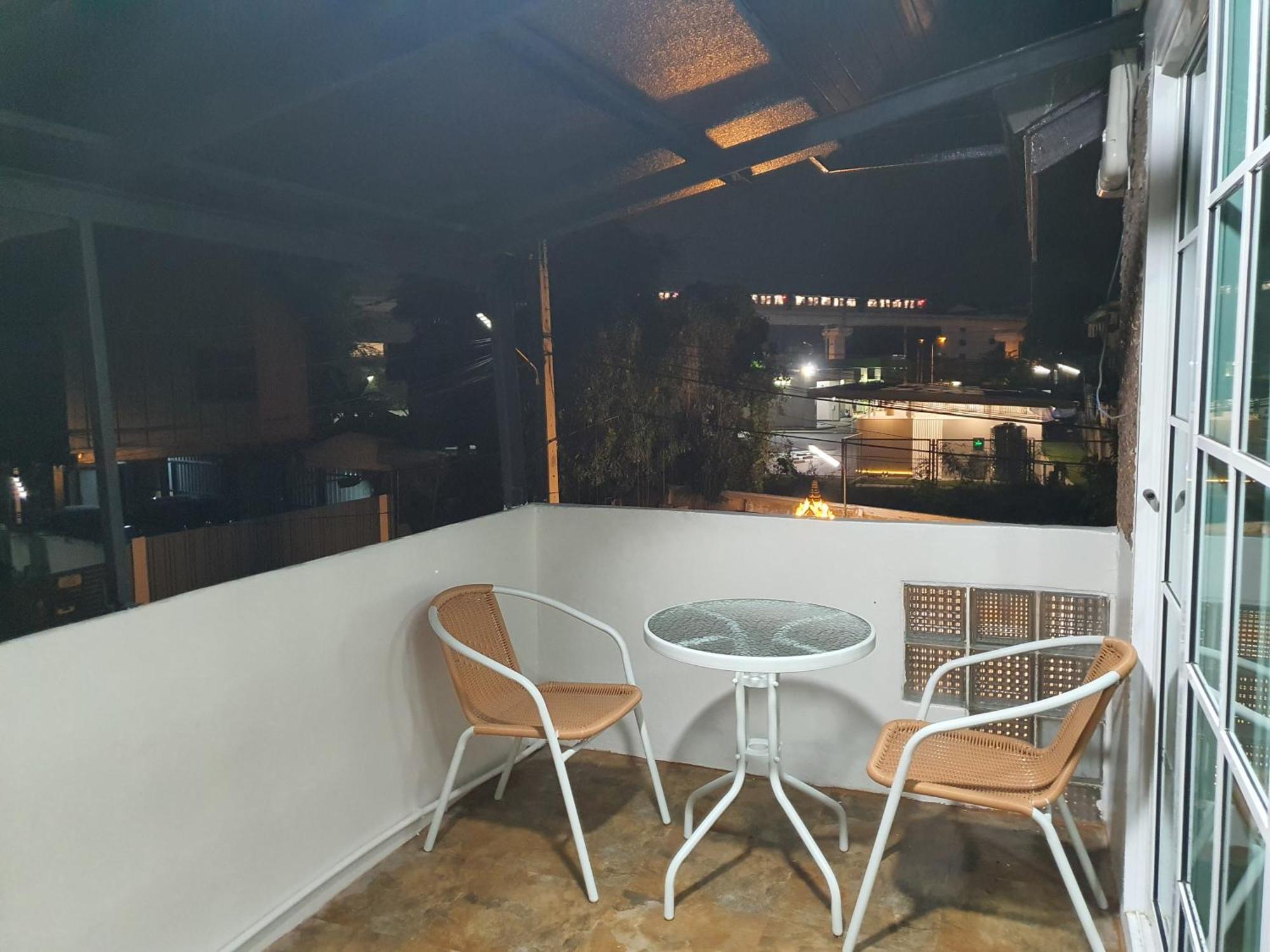 Holiday park 3 Bedroom Cozy Skytrain View Bkk