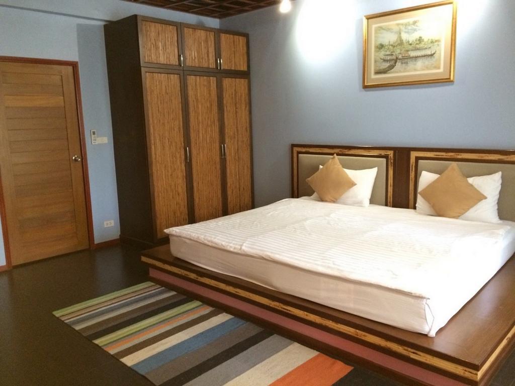 Guest house Coral Grand Place 3*