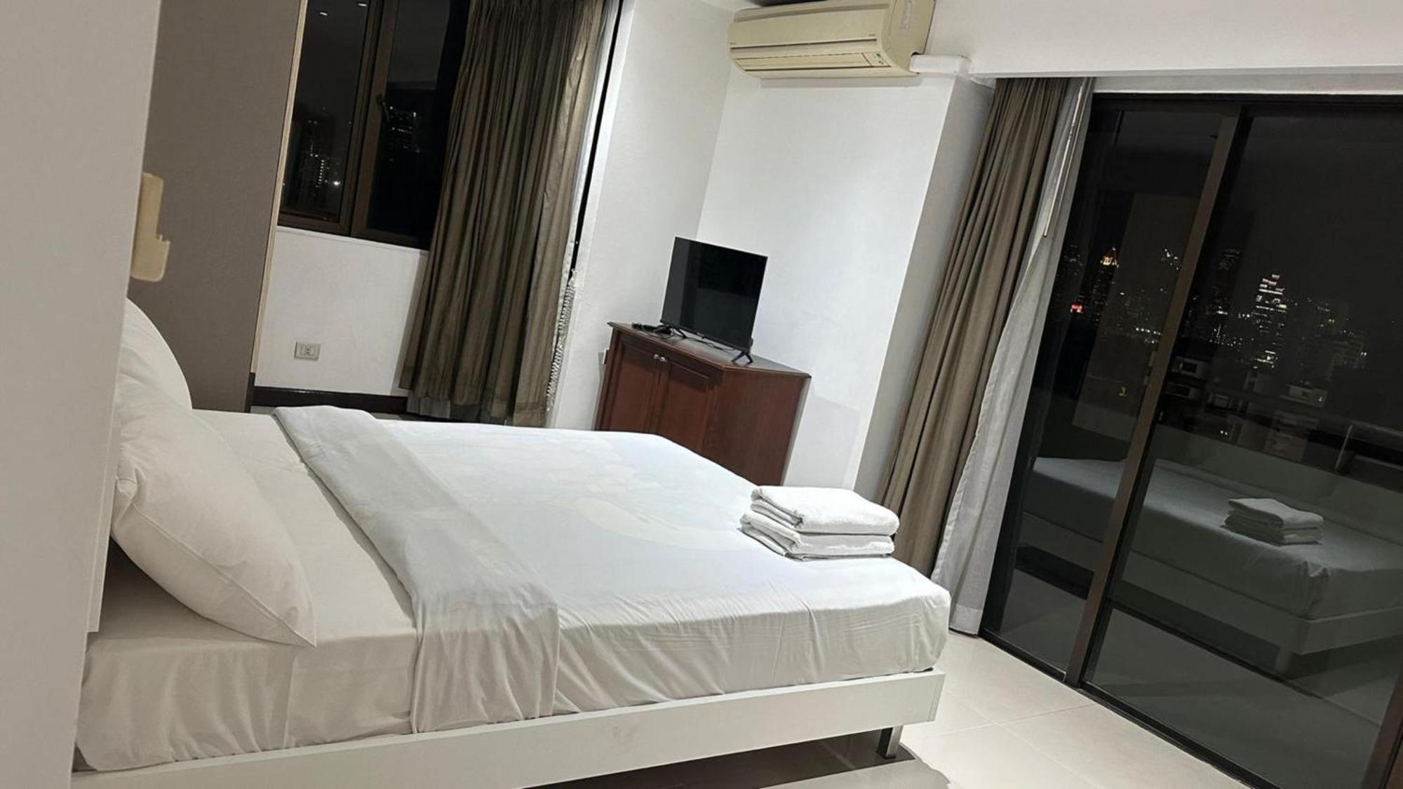 Hotel Omni Tower Sukhumvit Nana Direct