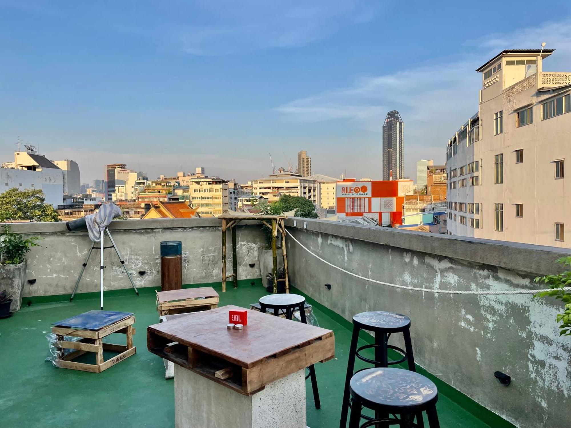 Baan Khaosoi - Private In A Rooftop 2nd Floor Hostel
