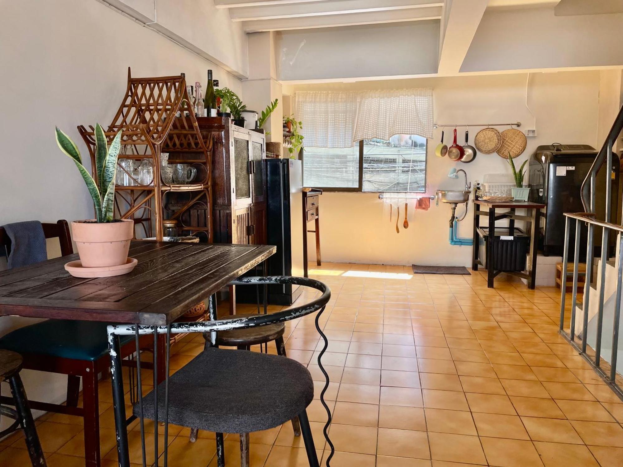 Baan Khaosoi - Private In A Rooftop 2nd Floor Hostel