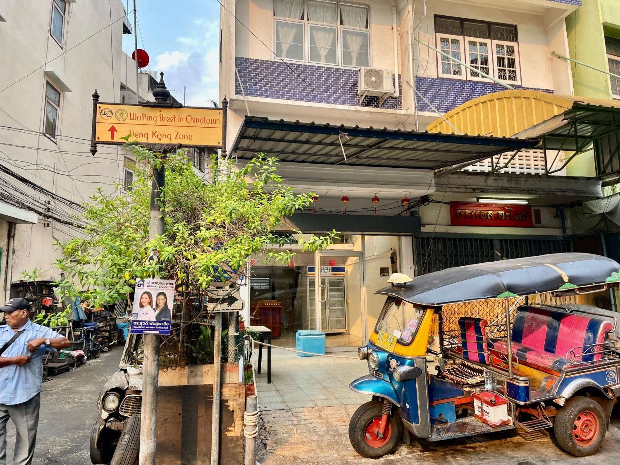 Baan Khaosoi - Private In A Rooftop 2nd Floor Hostel *
