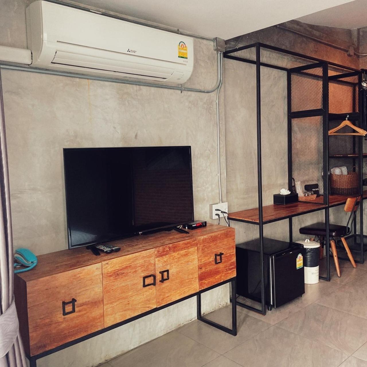 Yotaka The Hostel *