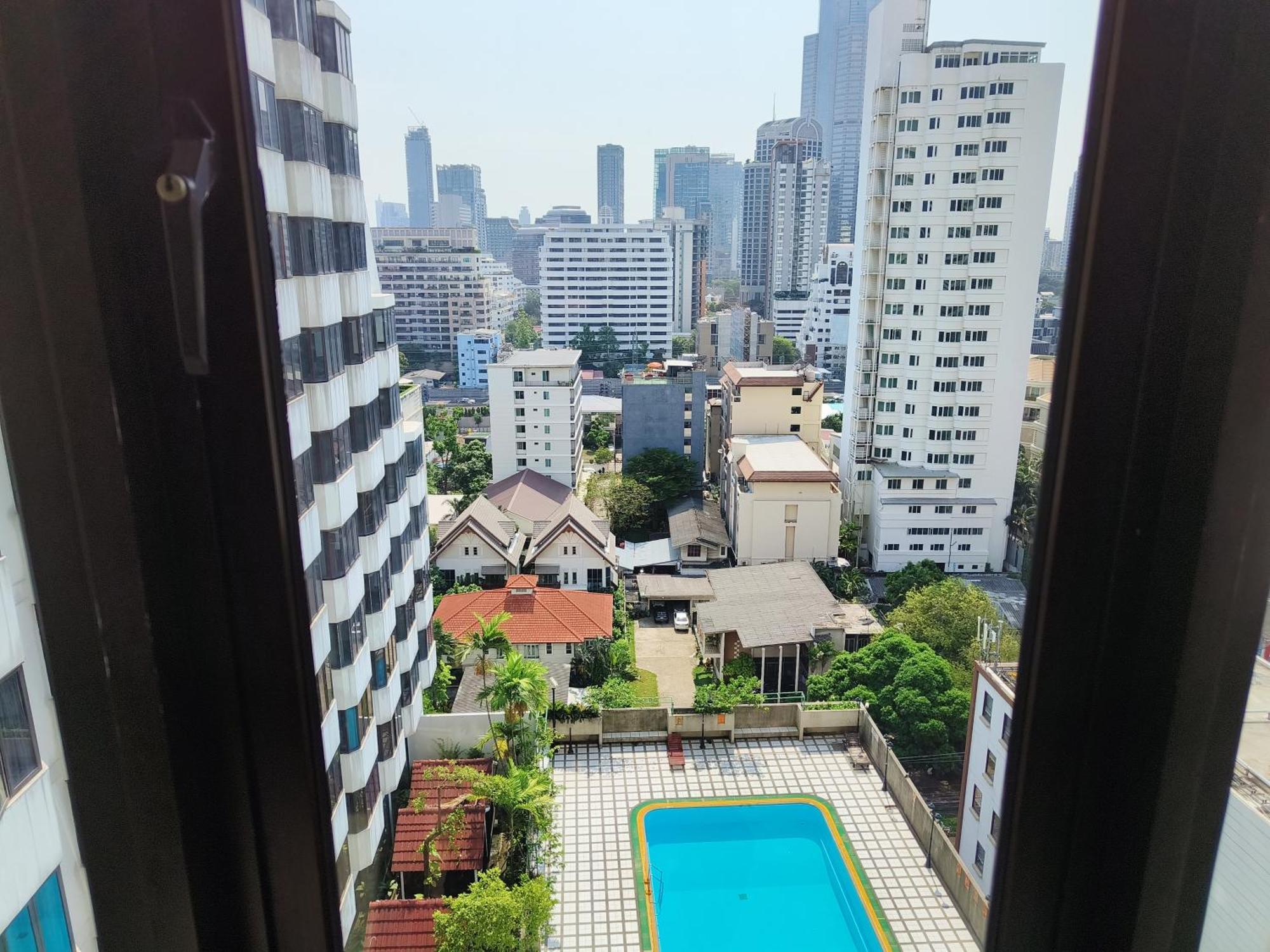 Affordable Serviced In Nana Omni Tower - Prime Sukhumvit Location Apartemen Bangkok
